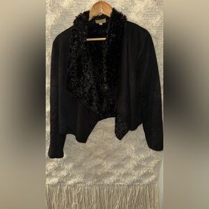 Fur and suede blazer / jacket. No zipper or buttons. Really stylish